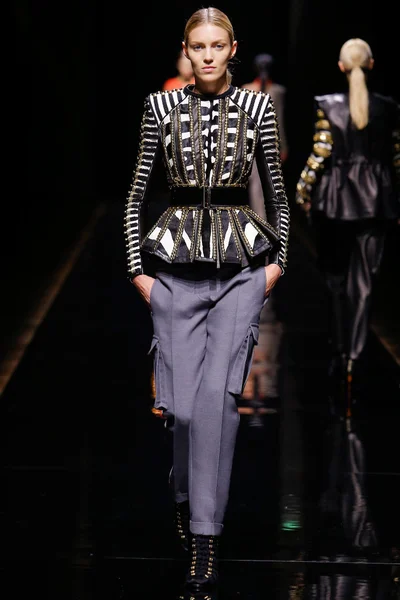 Look 11